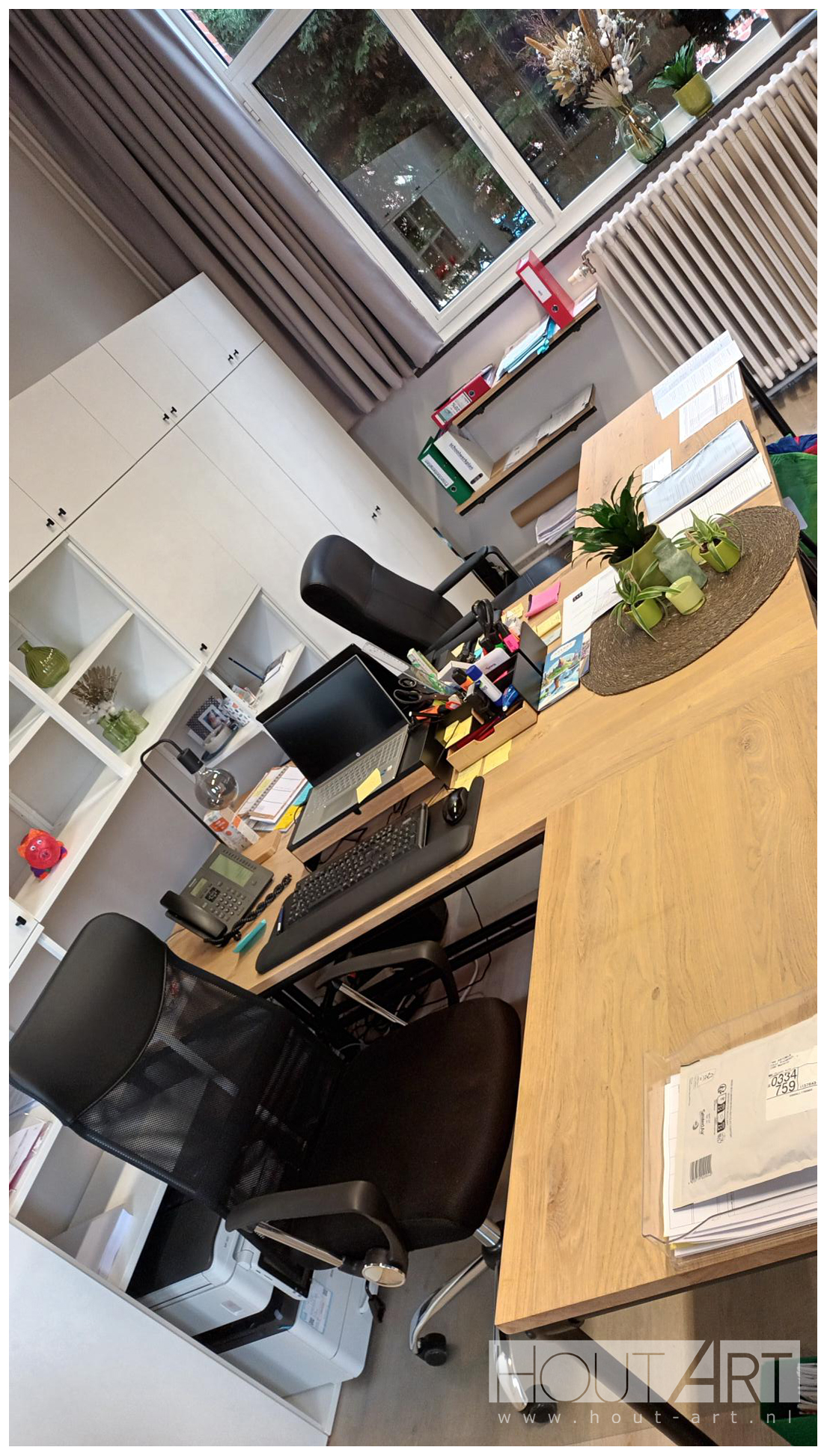 Hoekbureau l-vorm bureau zwarte steigerbuis met 40mm massief eiken van Hout-Art.