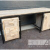 Bureau zwarte steigerbuis 2x zwevende kasten met steigerhout van Hout-Art.