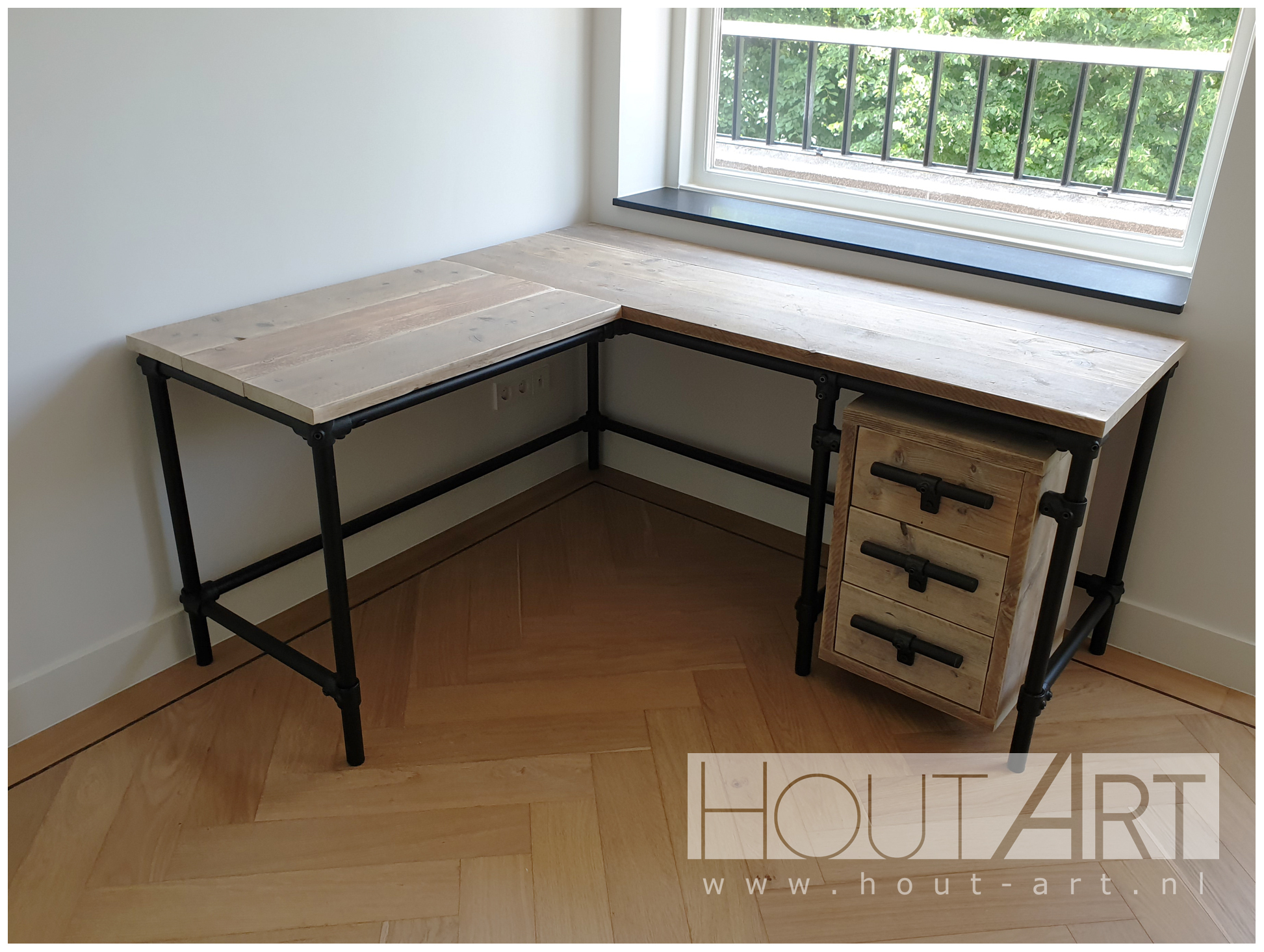 Hoekbureau l-vorm bureau zwarte steigerbuis zwevende kast met steigerhout.