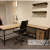 Hoekbureau l-vorm bureau zwarte steigerbuis zwevende kast met steigerhout.