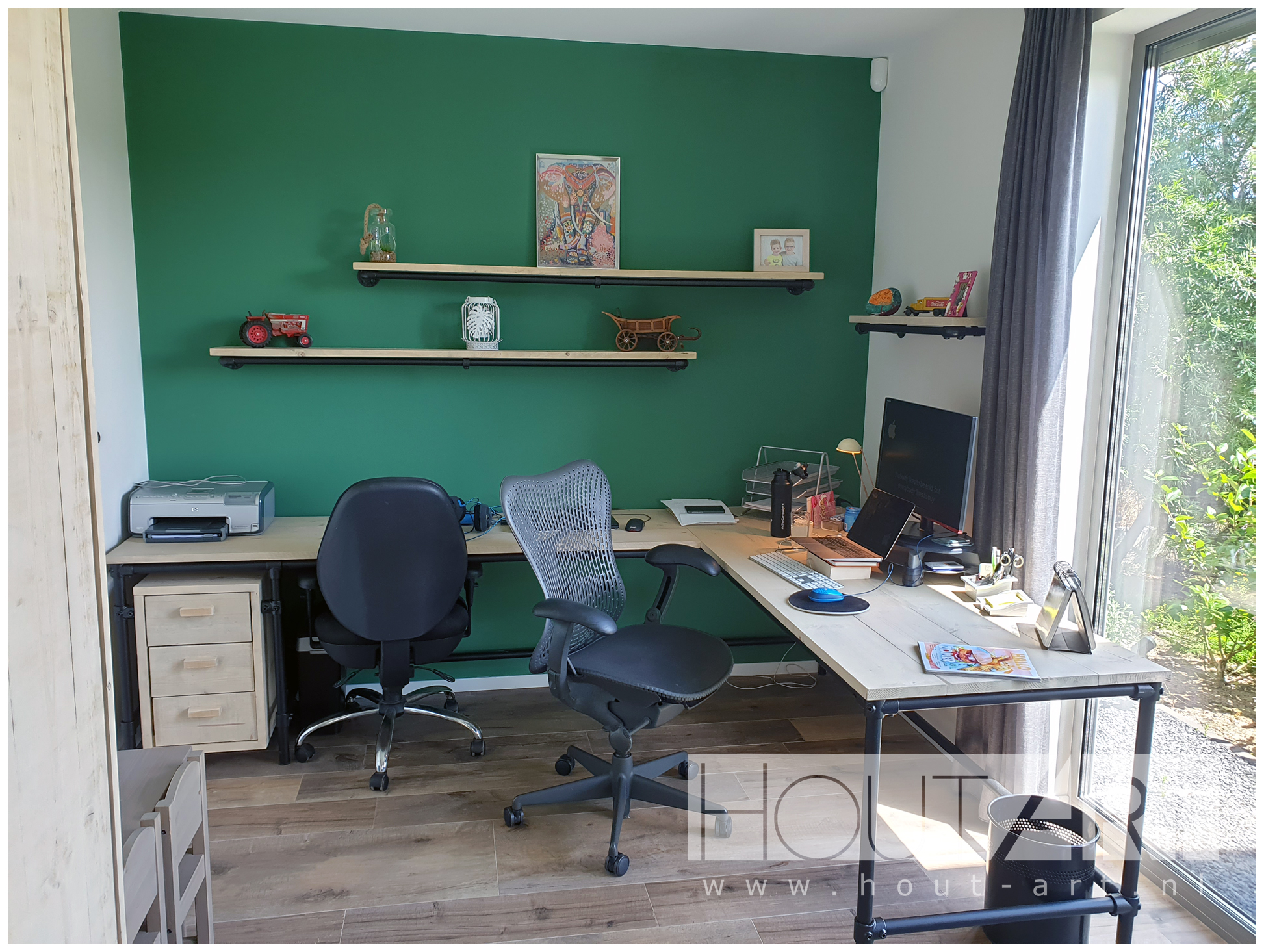 Hoekbureau l-vorm bureau zwarte steigerbuis zwevende kast met steigerhout.