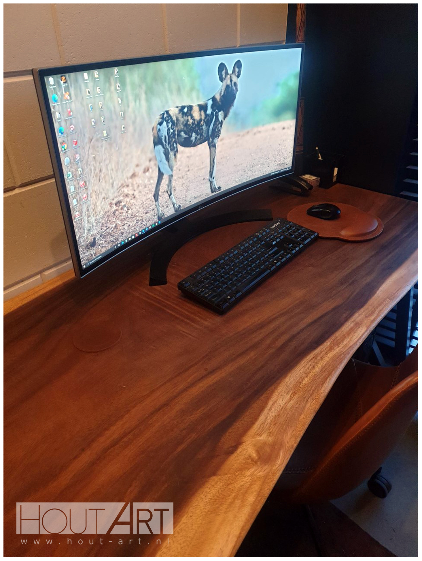 Bureau u-poot staal met suar hout van Hout-Art.