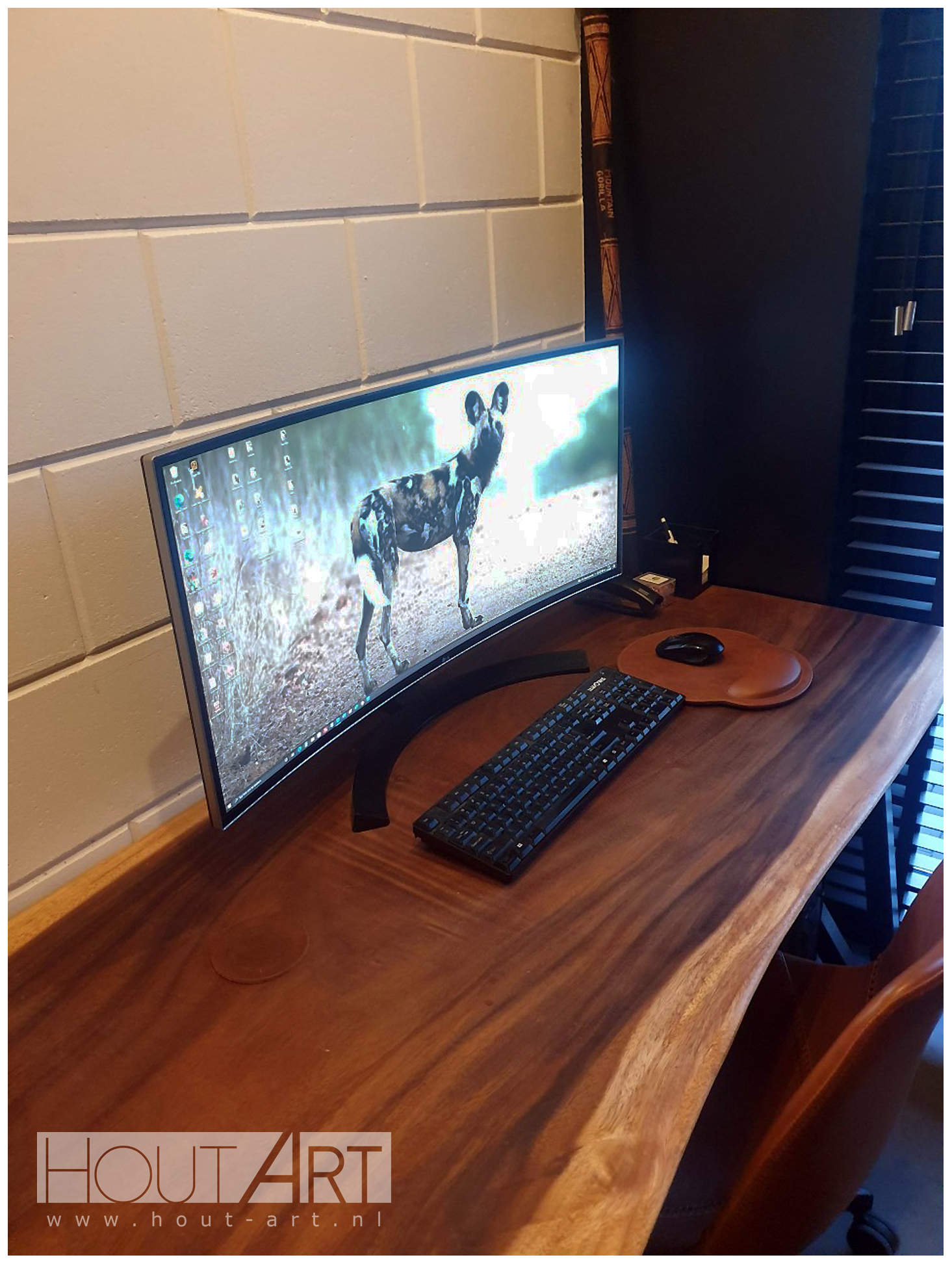 Bureau u-poot staal met suar hout van Hout-Art.