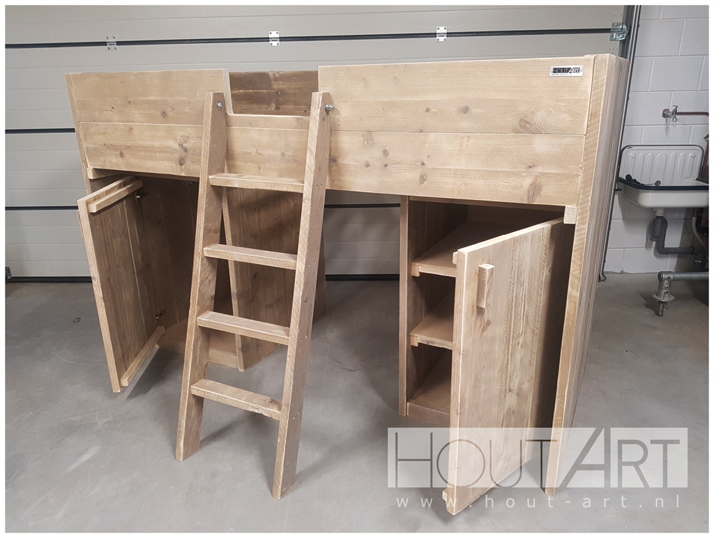 Halfhoogslaper ingebouwde kasten van steigerhout van Hout-Art. opbergkast, kledingkast, trap, gebruikt hout, slapen, slaapkamer, kinderkamer, kinderbed, houtart.