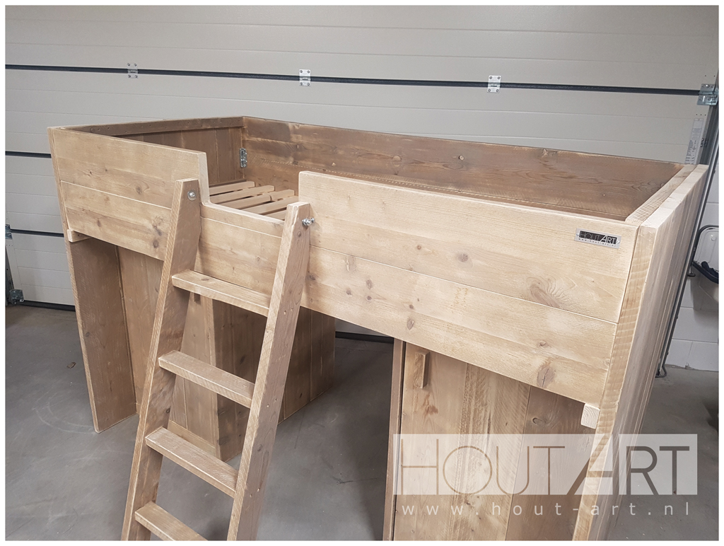 Halfhoogslaper ingebouwde kasten van steigerhout van Hout-Art. opbergkast, kledingkast, trap, gebruikt hout, slapen, slaapkamer, kinderkamer, kinderbed, houtart.