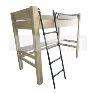 Hoogslaper steigerhout met zwarte steigerbuistrap