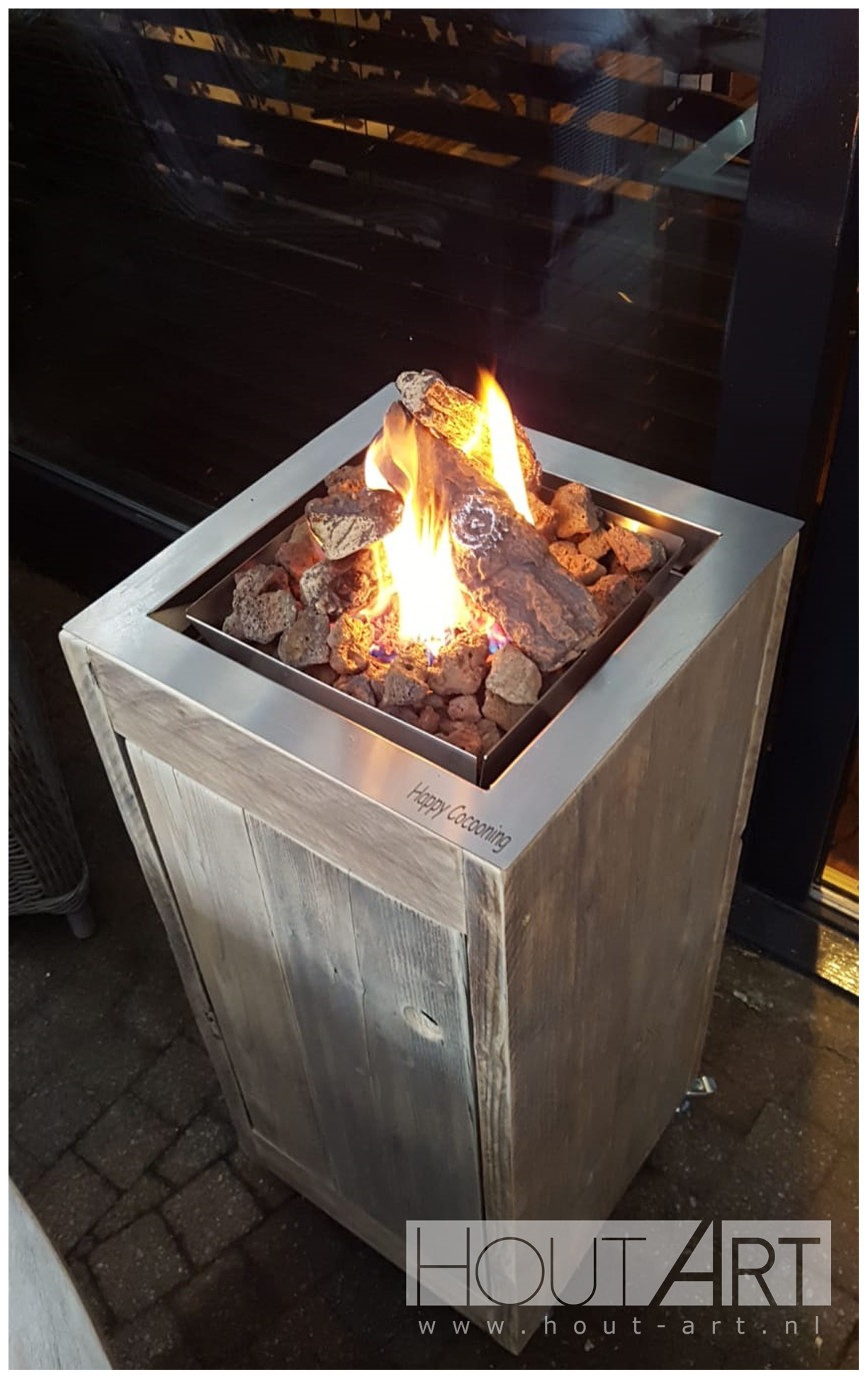 Vuurtafel vuurzuil inbouwbrander steigerhout op wielen van Hout-Art. terrasverwarming