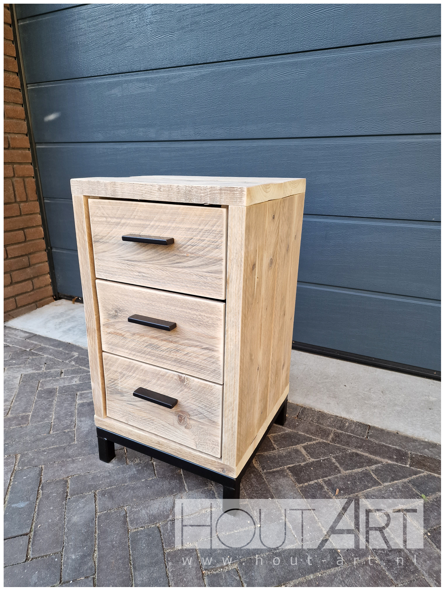 Bureaukast stalen onderframe drie lades steigerhout van Hout-Art.