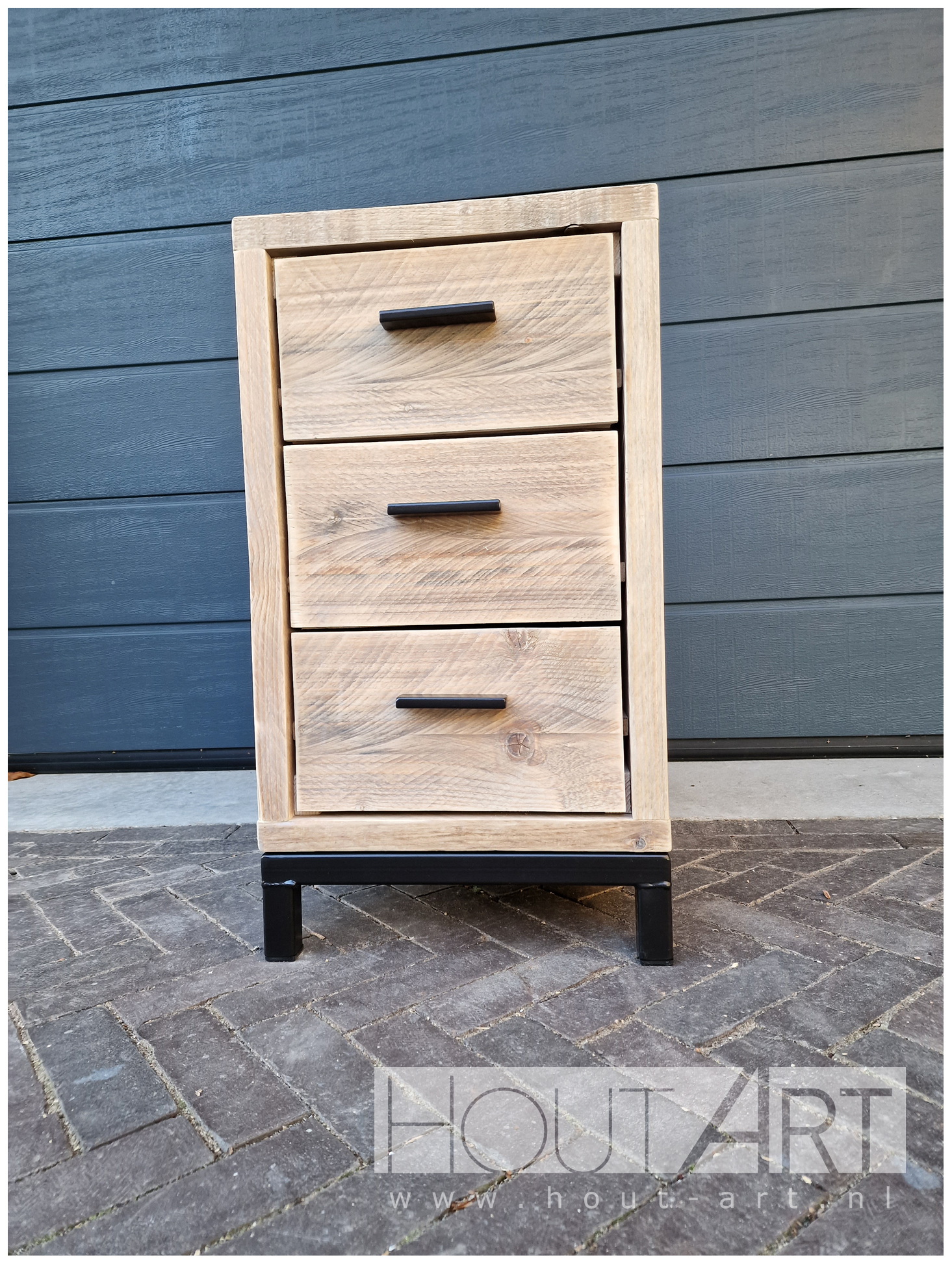 Bureaukast stalen onderframe drie lades steigerhout van Hout-Art.