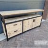 Dressoir stalen frame lades steigerhout van Hout-Art. staal, frames, zwart, gepoedercoat, steigerhouten, kast, opbergkast, lades, deuren, handgrepen.