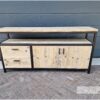 Dressoir stalen frame lades steigerhout van Hout-Art. staal, frames, zwart, gepoedercoat, steigerhouten, kast, opbergkast, lades, deuren, handgrepen.