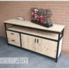 Dressoir stalen frame lades steigerhout van Hout-Art. staal, frames, zwart, gepoedercoat, steigerhouten, kast, opbergkast, lades, deuren, handgrepen.