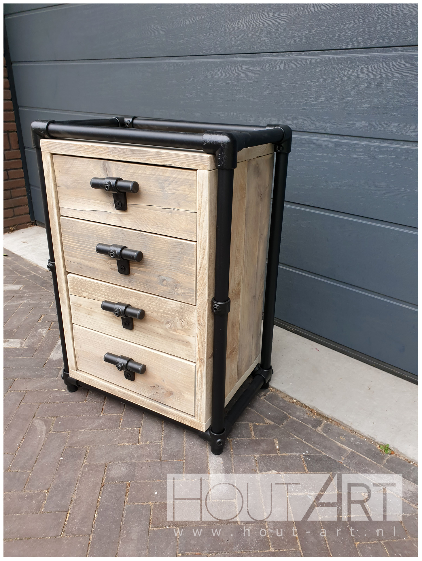 Ladekastje zwarte steigerbuis met steigerhout van Hout-Art. steigerbuizen, zwart, poedercoating, gepoedercoat, steigerhouten, modern, industrieel, houtart.