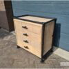 Ladekastje zwarte steigerbuis met steigerhout van Hout-Art. steigerbuizen, zwart, poedercoating, gepoedercoat, steigerhouten, modern, industrieel, houtart.