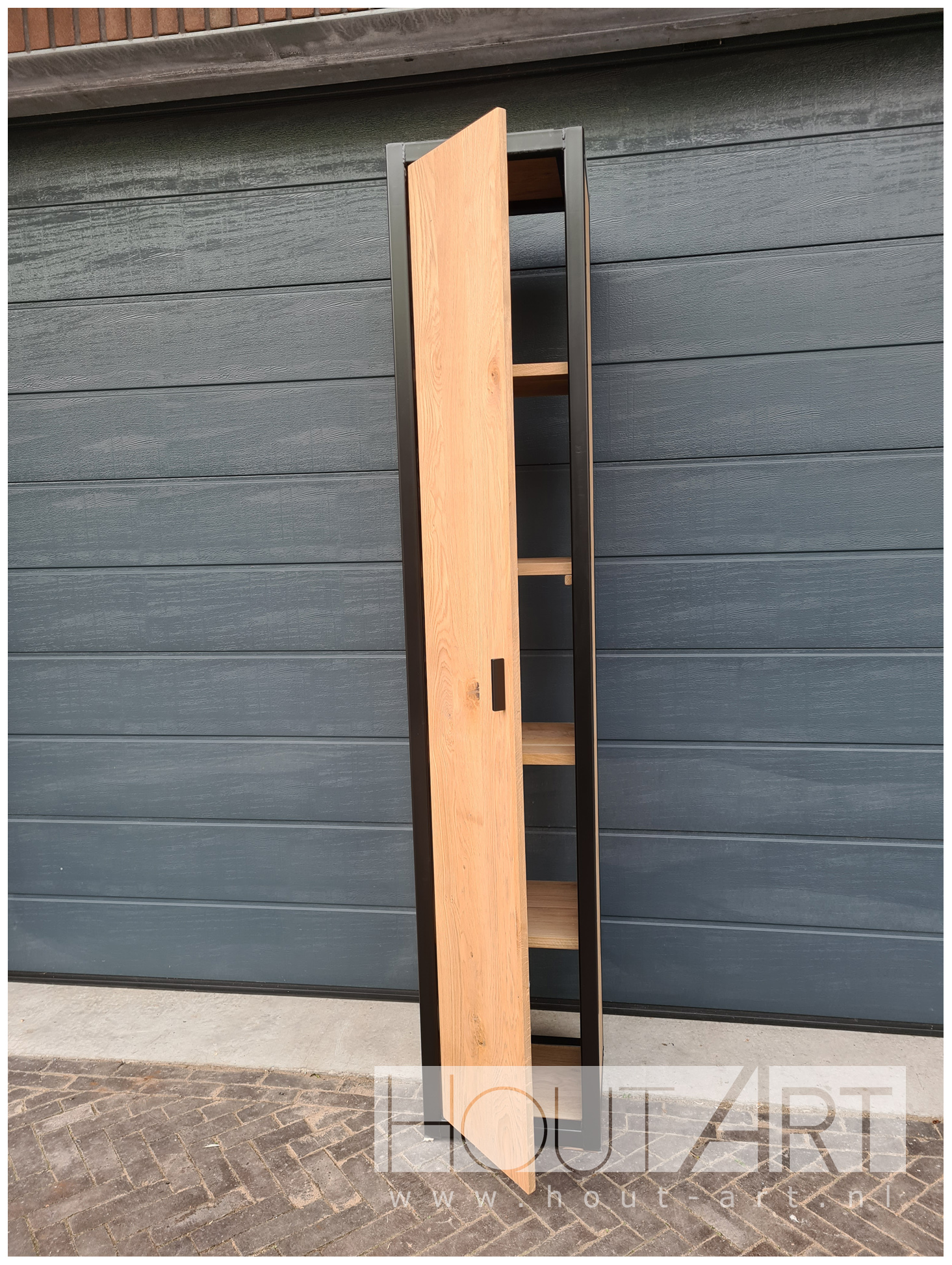 Kast poortwachter stalen frame met eiken van Hout-Art. legplanken, deur, open vakken, staal, frames, zwart, gepoedercoat, modern, industrieel, poedercoating, houtart.
