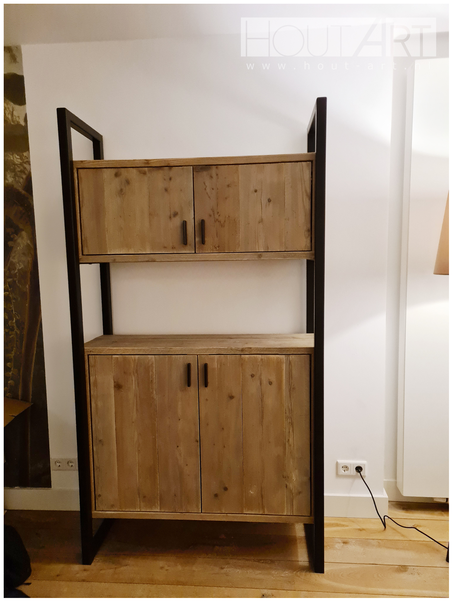 Kast opbergkast luxe stalen frame met hoge deuren van Hout-Art. frames, staal, zwart, gepoedercoat, poedercoating, houtart.