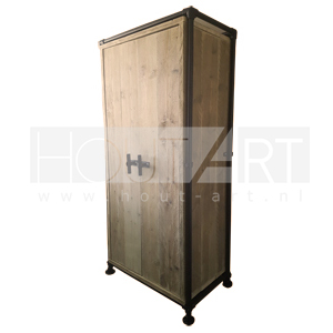 Kledingkast zwarte steigerbuis met steigerhout