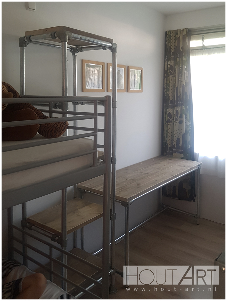 Stellingkast verzinkte steigerbuis met steigerhout van Hout-Art. Industrieel, modern, zwart, gepoedercoat, poedercoating, steigerbuizen, buizen, houtart.