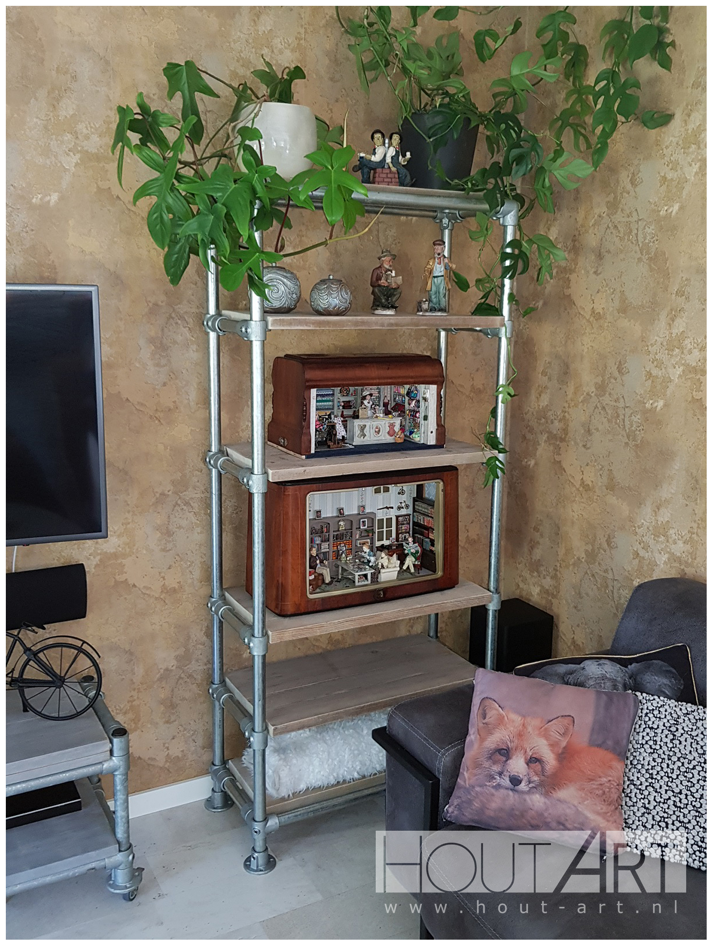 Stellingkast verzinkte steigerbuis met steigerhout van Hout-Art. Industrieel, modern, zwart, gepoedercoat, poedercoating, steigerbuizen, buizen, houtart.
