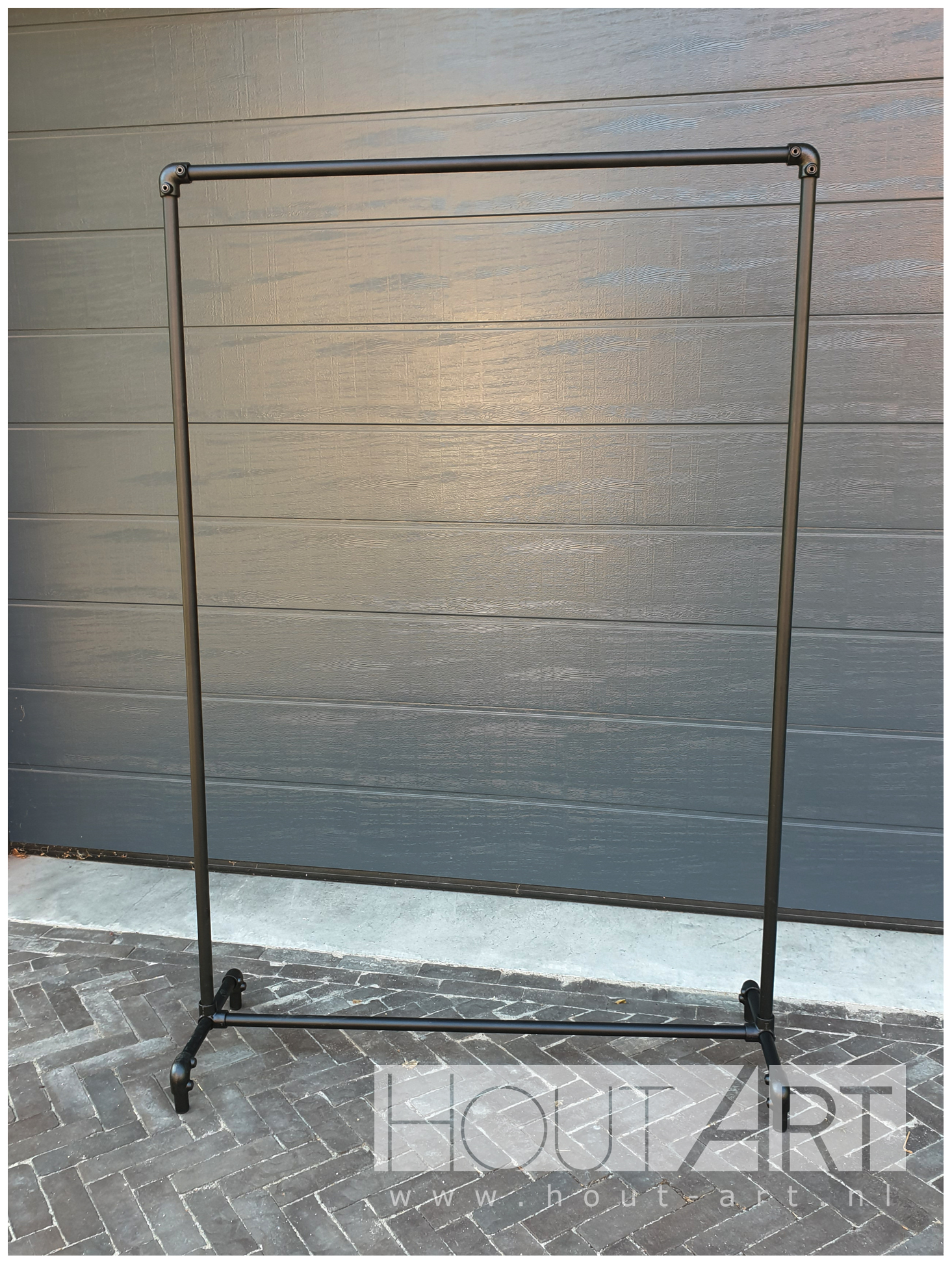 Kledingrek zwarte steigerbuis van Hout-Art.