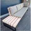 Loungebank Massive recht met rugleuning en chaise lounge staal met douglas balken van Hout-Art. Tuinset, tuinmeubel, douglasbalken, modern, industrieel, stalen frames, houtart.