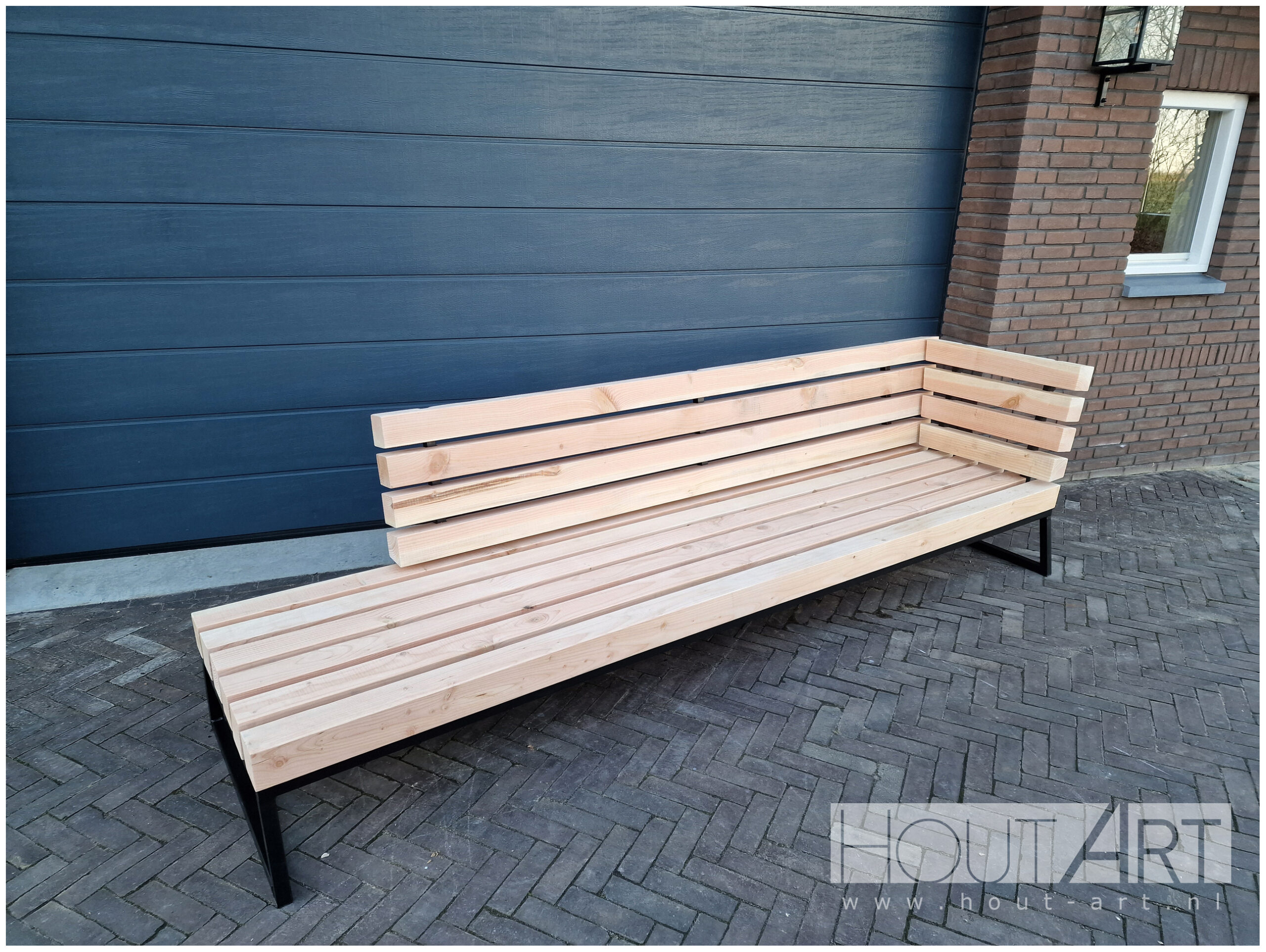 Loungebank Massive recht met rugleuning en chaise lounge staal met douglas balken van Hout-Art. Tuinset, tuinmeubel, douglasbalken, modern, industrieel, stalen frames, houtart.
