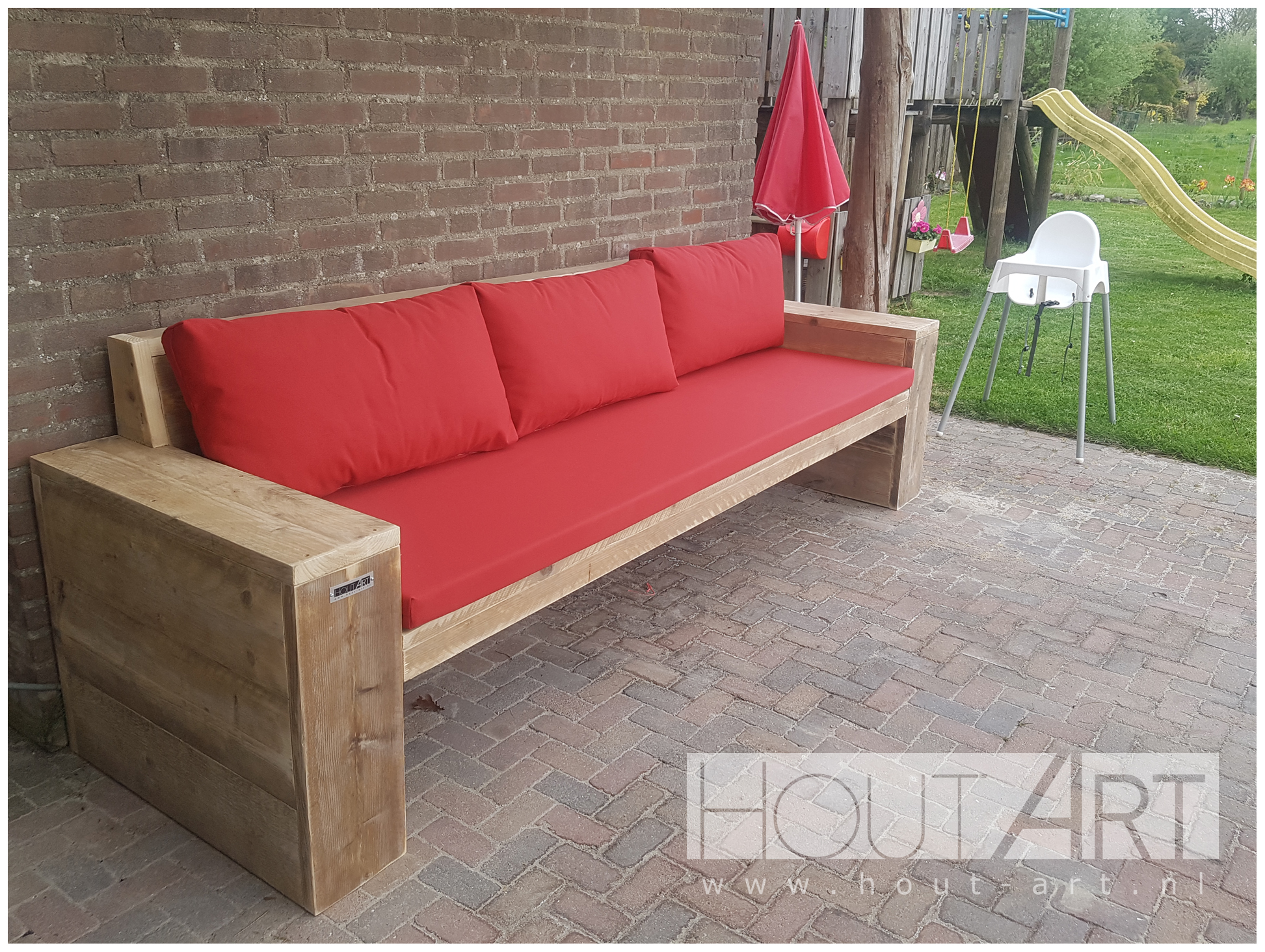 Loungebank recht met armleuning steigerhout van Hout-Art. Tuinmeubel, loungeset, gebruikt hout, buitenkeuken, vuurtafel, tuinmeubels, houtart.