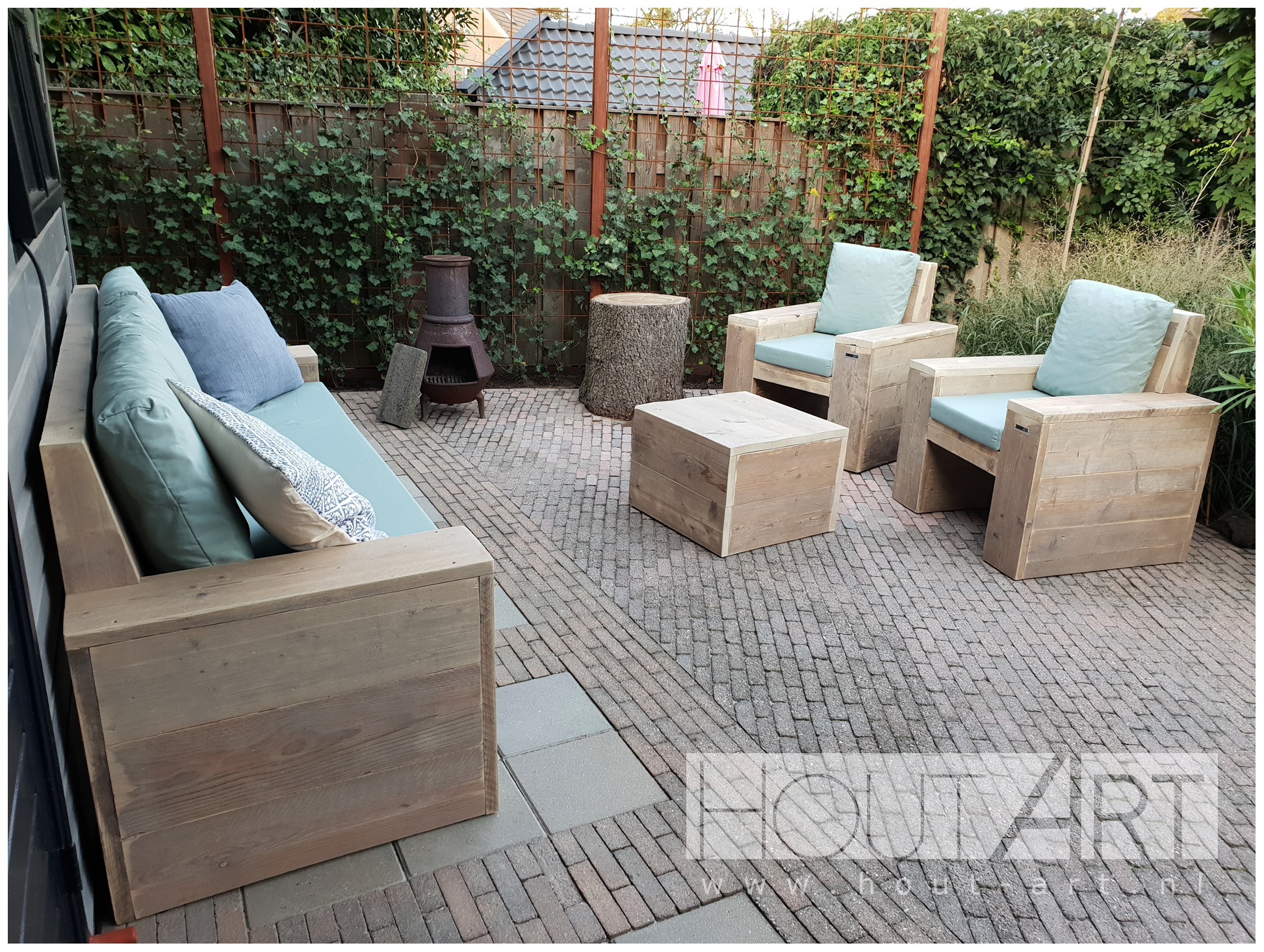 Loungebank recht met armleuning steigerhout van Hout-Art. Tuinmeubel, loungeset, gebruikt hout, buitenkeuken, vuurtafel, tuinmeubels, houtart.