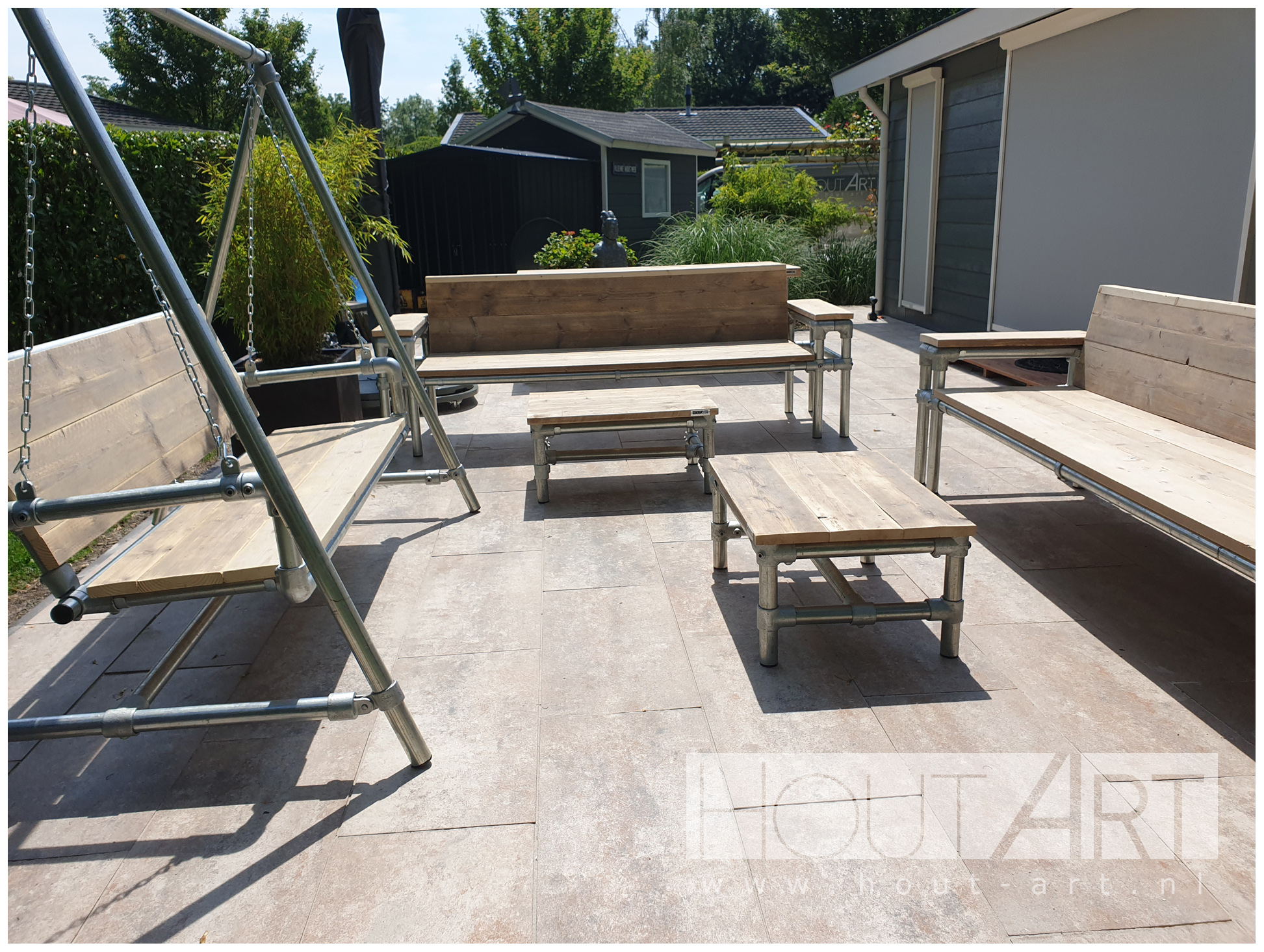 Loungebank recht verzinkte steigerbuis met steigerhout doorlopende rugleuning van Hout-Art.