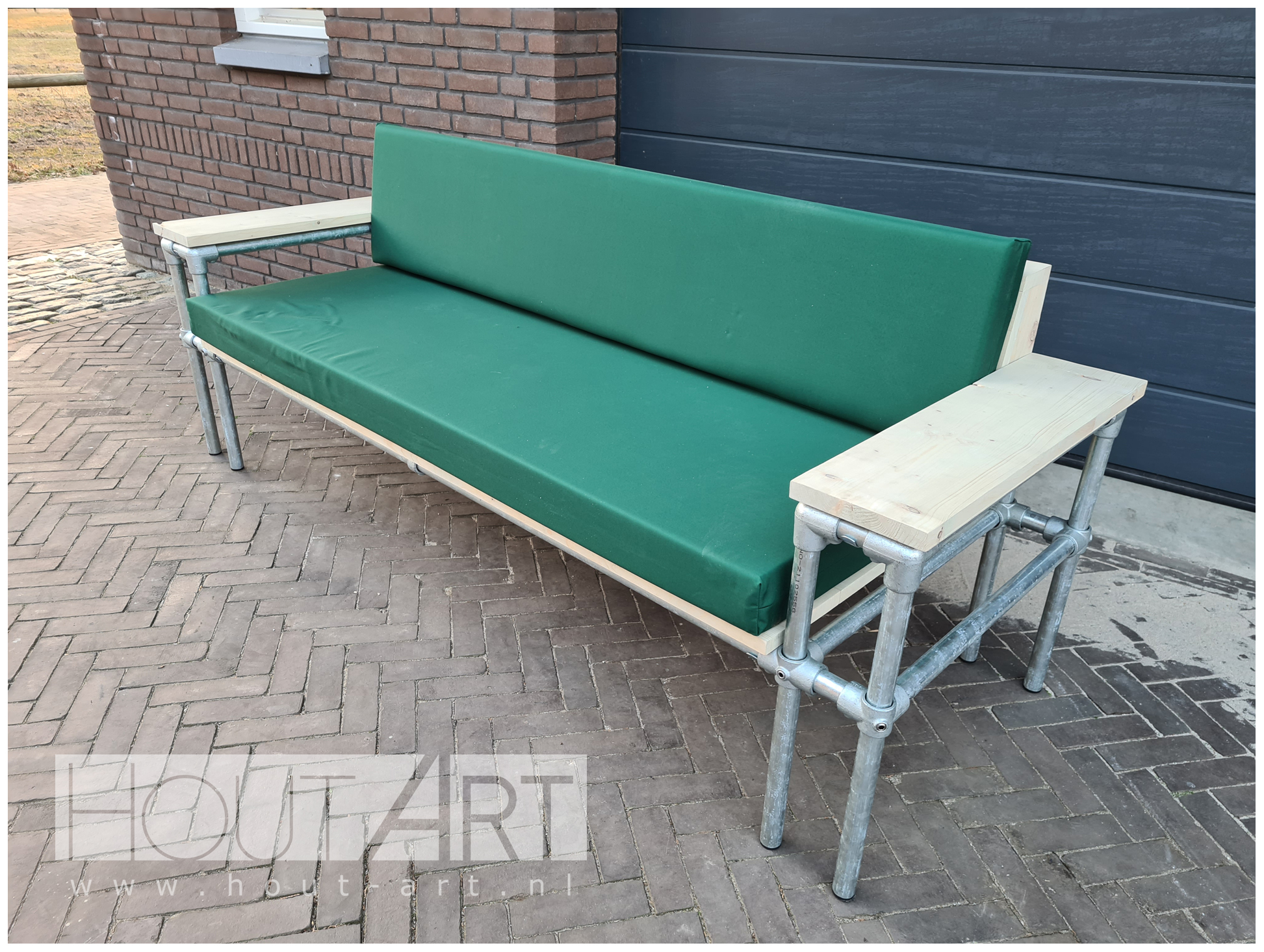 Loungebank recht verzinkte steigerbuis met steigerhout doorlopende rugleuning van Hout-Art.