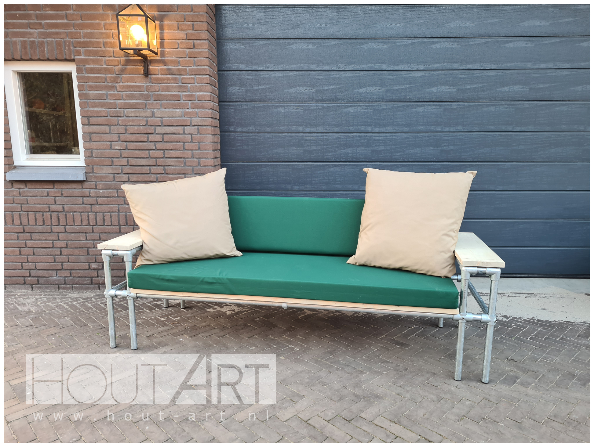 Loungebank recht verzinkte steigerbuis met steigerhout doorlopende rugleuning van Hout-Art.