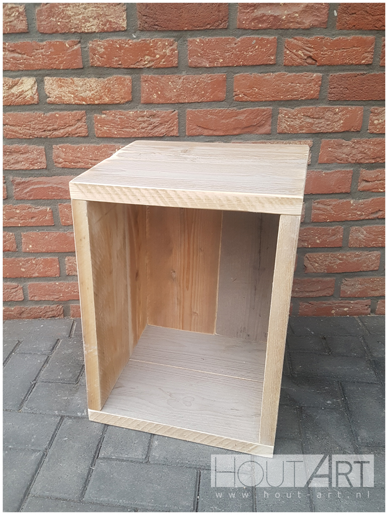 Nachtkastje kubus één zijde open steigerhout van Hout-Art. Slaapkamer, bed, bedden, slapen, kastje, blok, houtart.