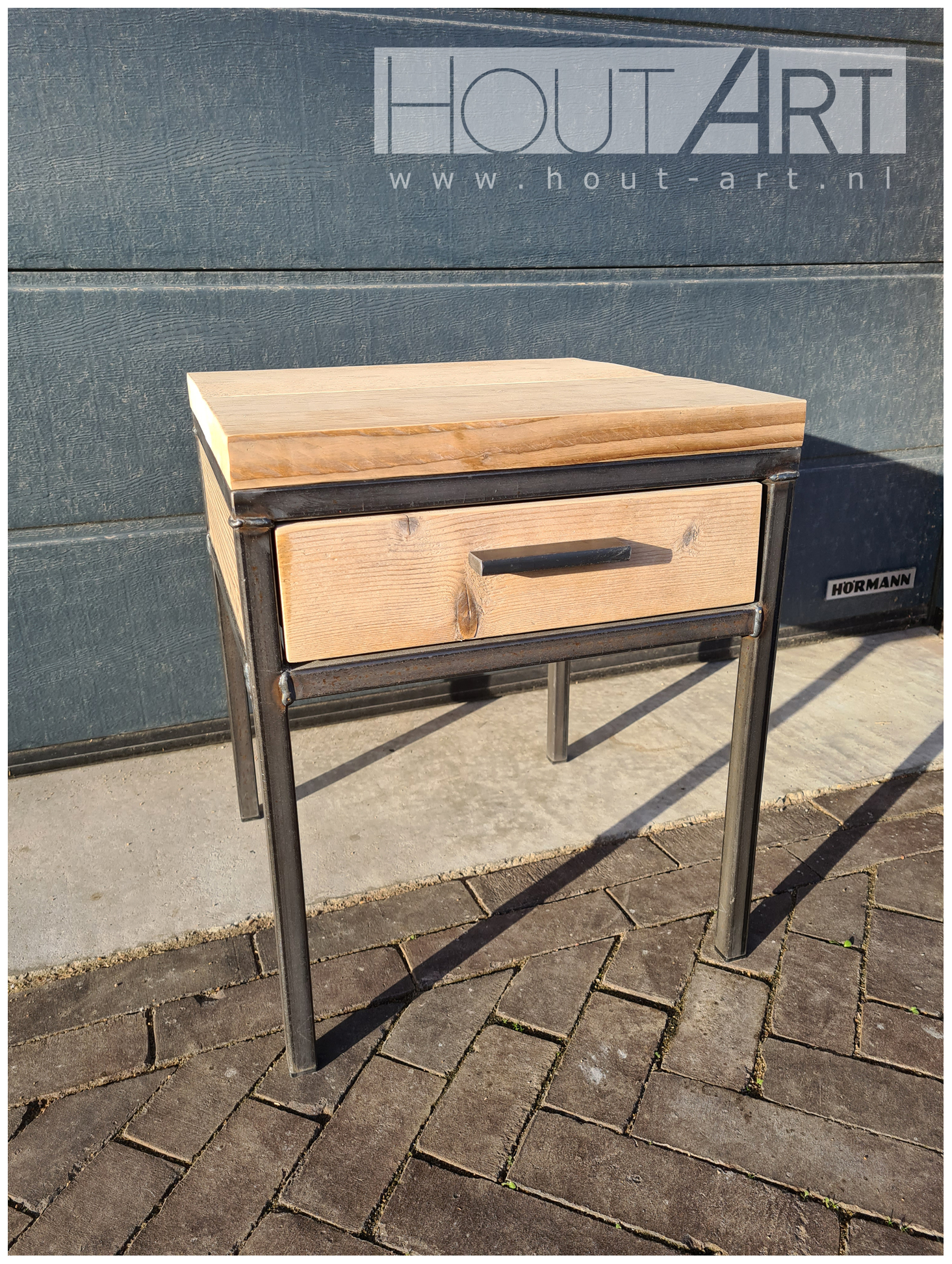 Nachtkastje stalen frame met lade steigerhout van Hout-Art. Slaapkamer, bed, bedden, slapen, kastje, houtart.