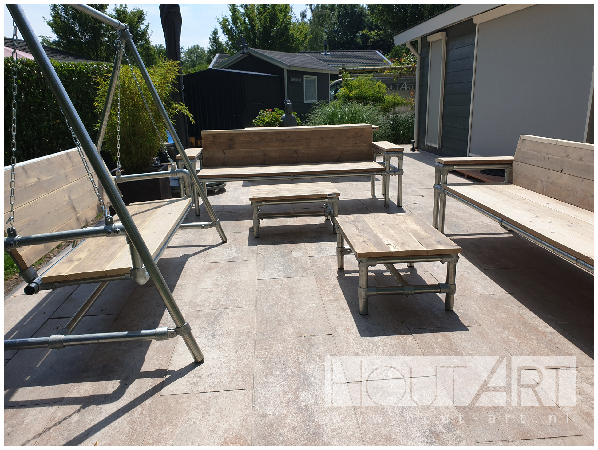 Schommelbank verzinkte steigerbuis met steigerhout van Hout-Art. tuinbank, verzonken, schommel, gebruikt hout, industrieel, tuinmeubels, loungebank, houtart.