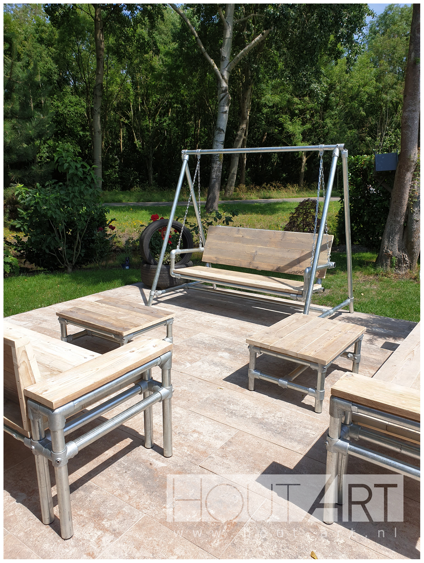 Schommelbank verzinkte steigerbuis met steigerhout van Hout-Art. tuinbank, verzonken, schommel, gebruikt hout, industrieel, tuinmeubels, loungebank, houtart.