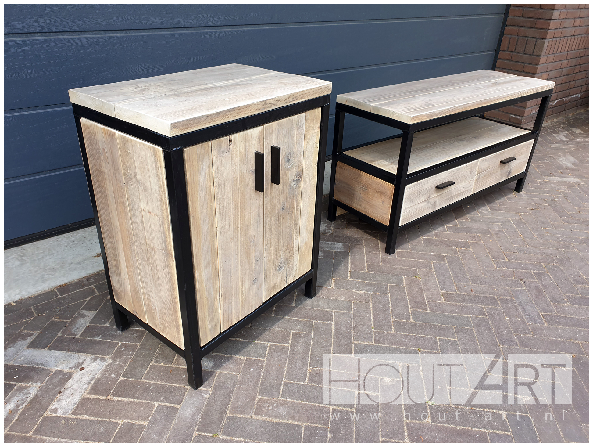 Tv-meubel stalen frame met lades steigerhout van Hout-Art. Staal, frames, zwart, gepoedercoat, industrieel, salontafel, tvmeubel, houtart.