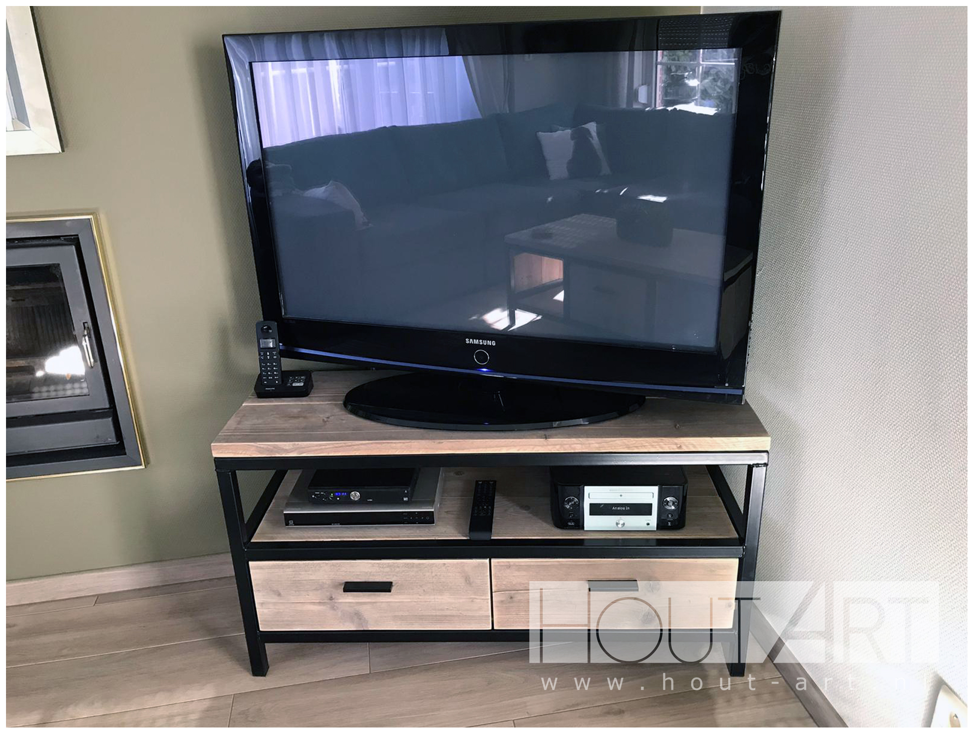 Tv-meubel stalen frame met lades steigerhout van Hout-Art. Staal, frames, zwart, gepoedercoat, industrieel, salontafel, tvmeubel, houtart.