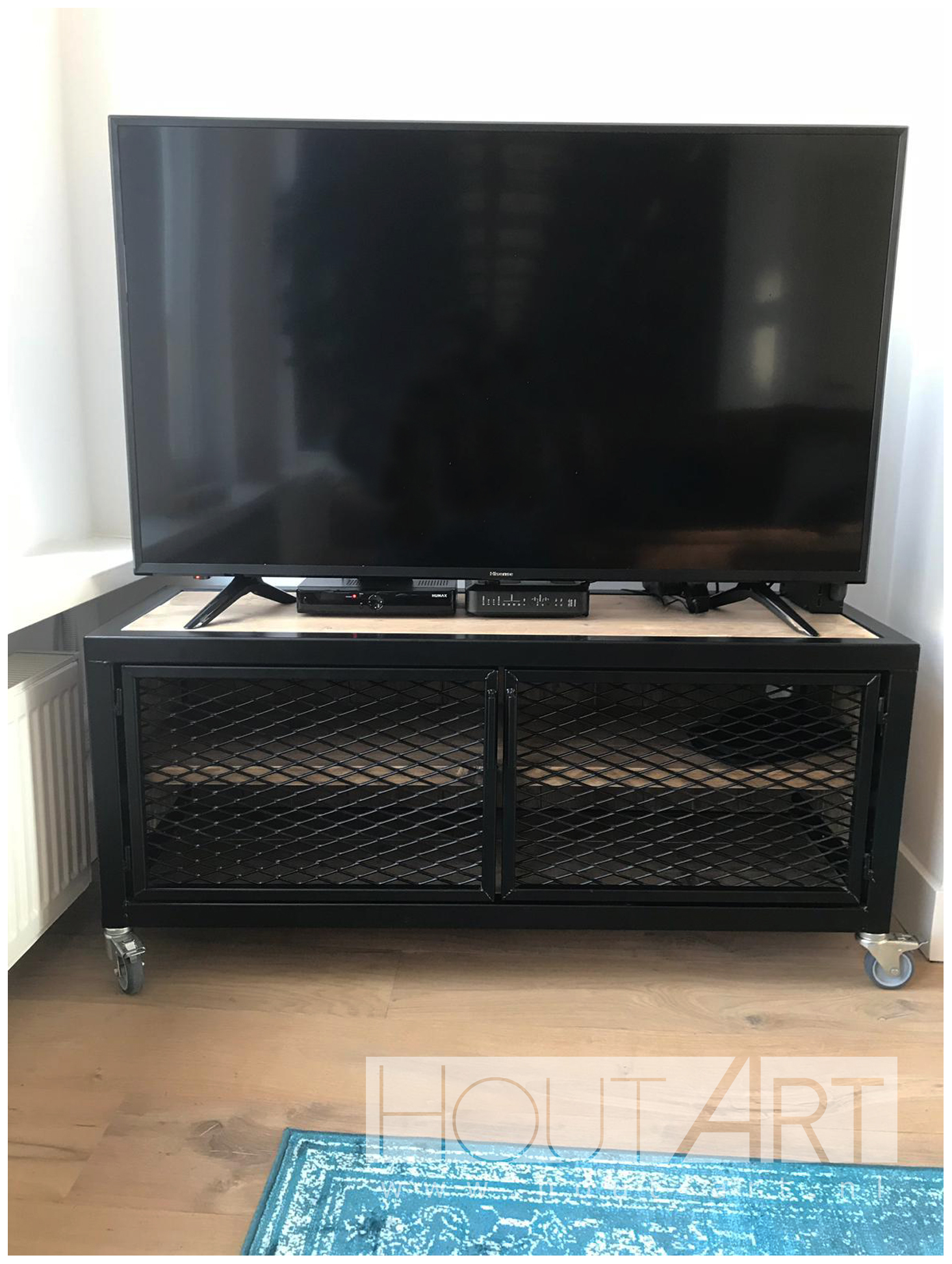 tv-meubel virango stalen frame met gaasdeurtjes van Hout-Art.