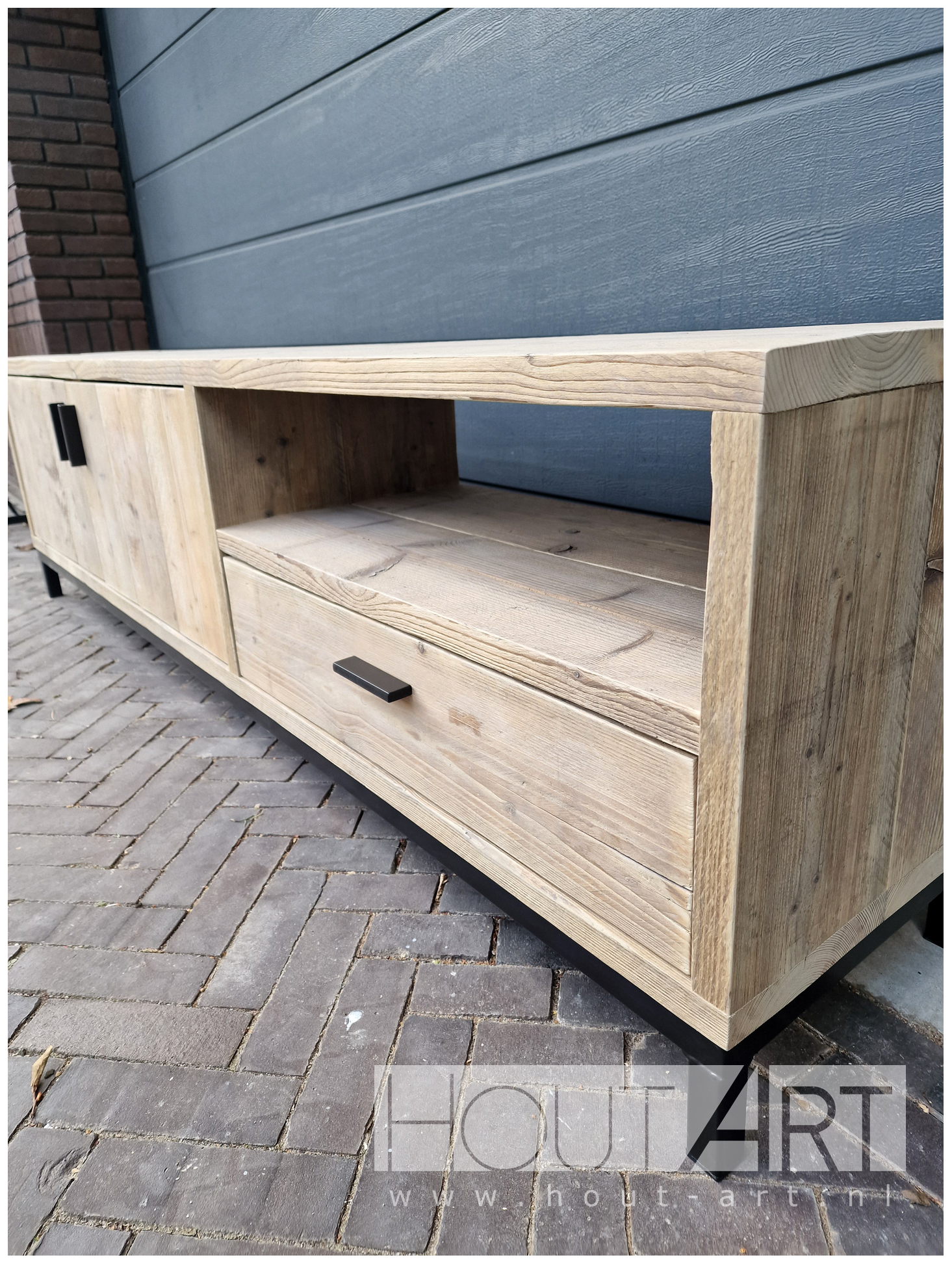 tv-meubel onderframe deur en open vak lade met steigerhout van Hout-Art. staal, frames, zwart gepoedercoat, industrieel, houtart.
