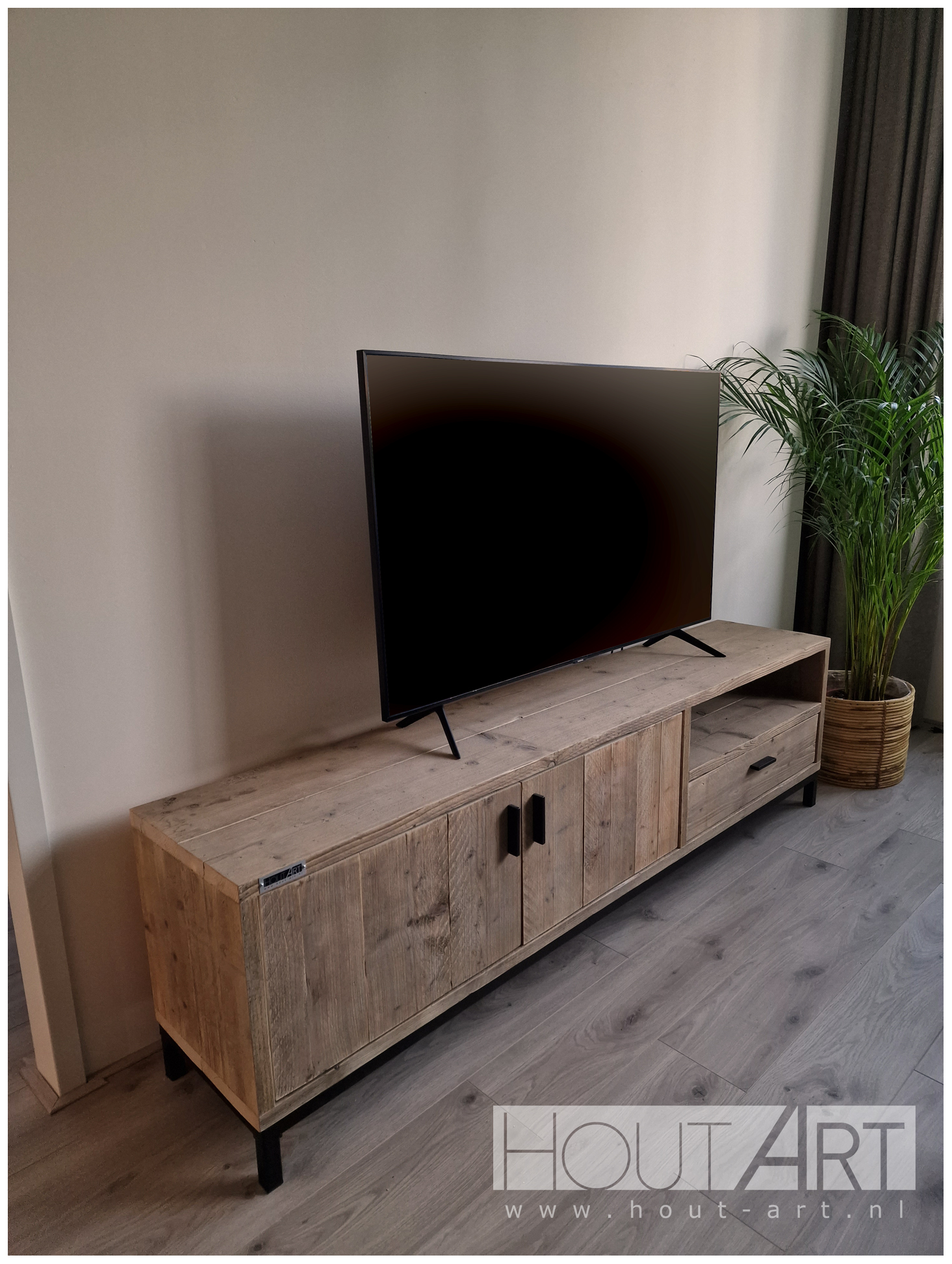 tv-meubel onderframe deur en open vak lade met steigerhout van Hout-Art. staal, frames, zwart gepoedercoat, industrieel, houtart.