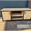 TV-meubel butler staal met eiken van Hout-Art. stalen frames, zwart gepoedercoat, houtart.