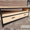 TV-meubel stalen frame met lades eiken van Hout-Art. stalen frames, zwart gepoedercoat, houtart.