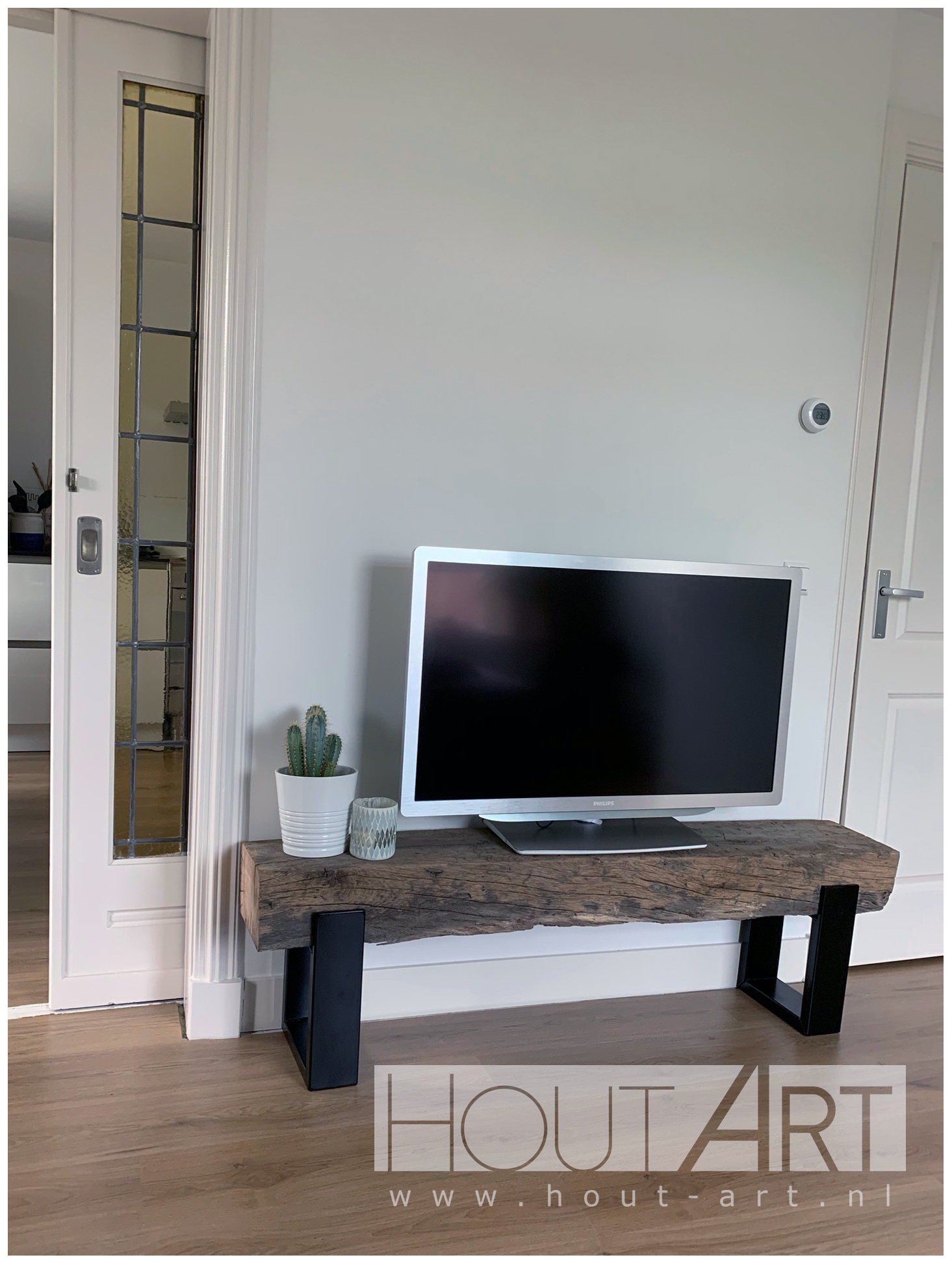 tv-meubels stalen u-poot met oud eiken spoorbiels Hout-Art. zwart gepoedercoat, staal, industrieel, modern, legplank, balk, spoorbiels, houtart.