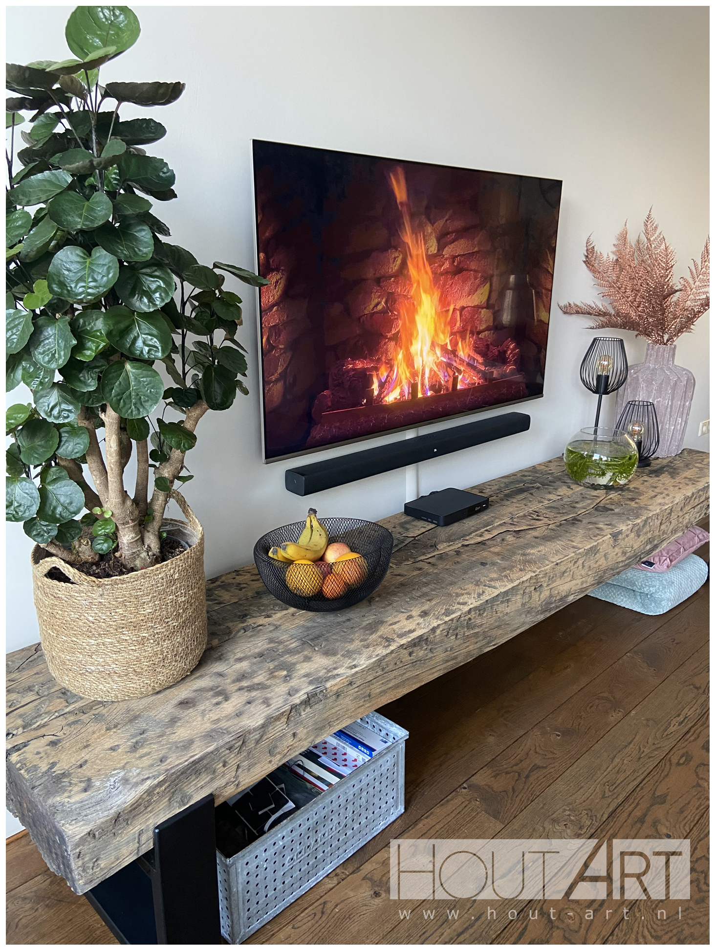 tv-meubels stalen u-poot met oud eiken spoorbiels Hout-Art. zwart gepoedercoat, staal, industrieel, modern, legplank, balk, spoorbiels, houtart.