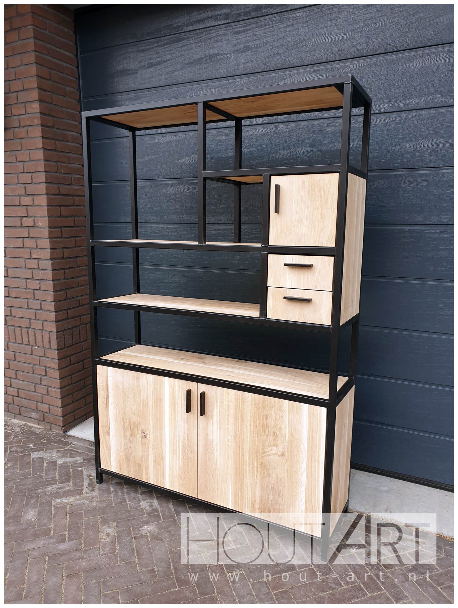 Vakkenkast stalen frame met deuren eiken van Hout-Art. vakken, kast, opbergkast, decoratie, modern, industrieel, zwart gepoedercoat, staal, frames, houtart.