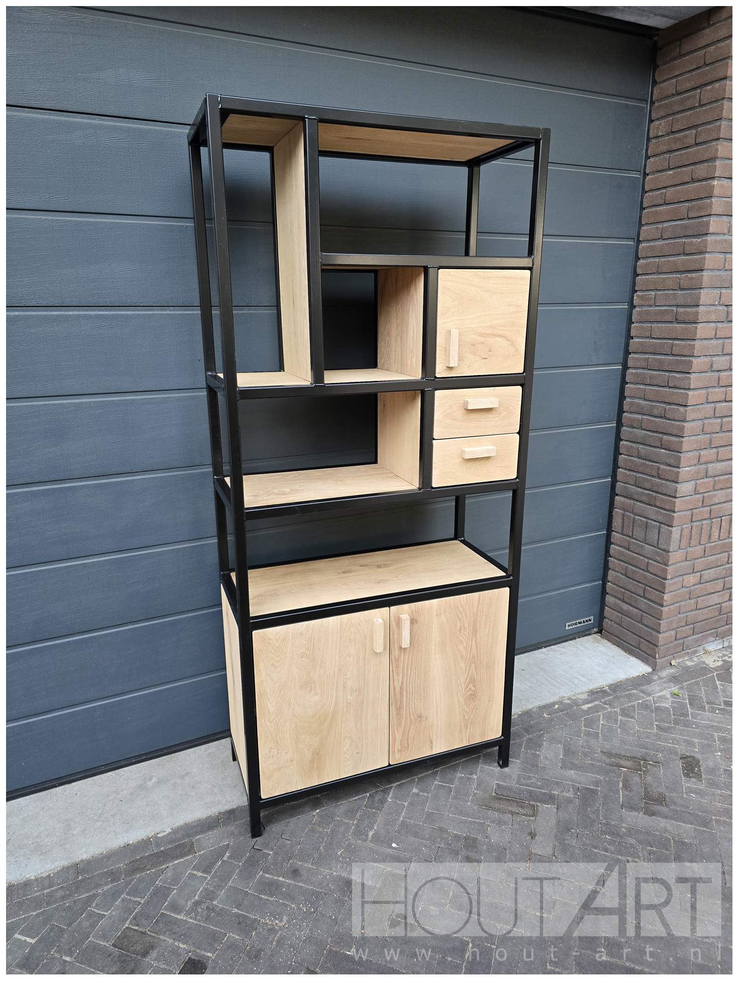 Kast vakkenkast eiken stalen frame hoog handgrepen vakken deuren decoratie vakken van Hout-Art.