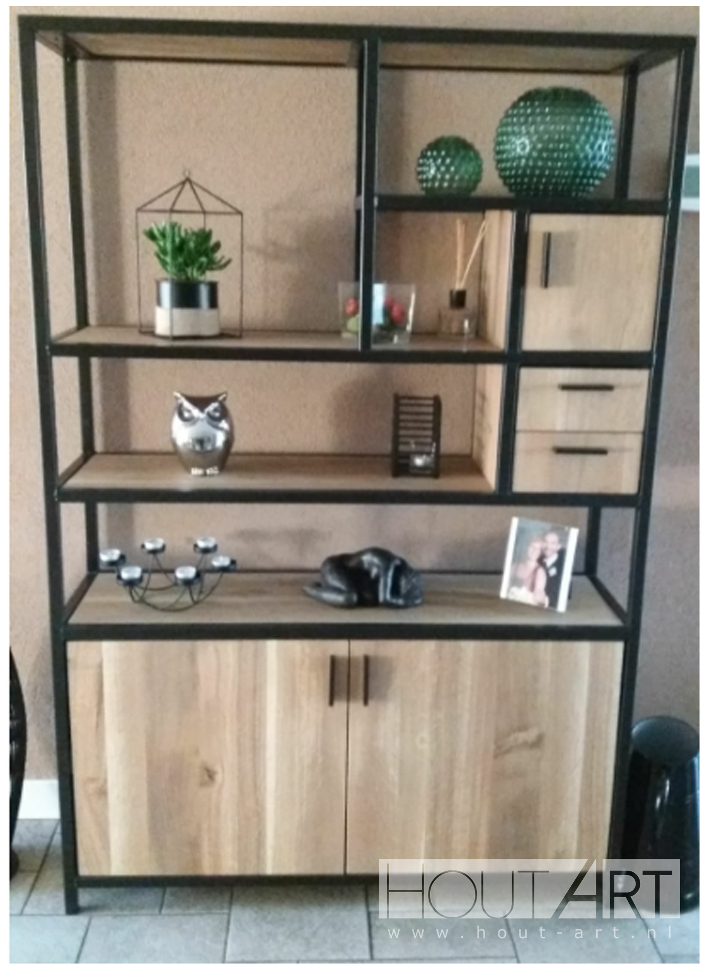 Vakkenkast stalen frame met deuren eiken van Hout-Art. vakken, kast, opbergkast, decoratie, modern, industrieel, zwart gepoedercoat, staal, frames, houtart.