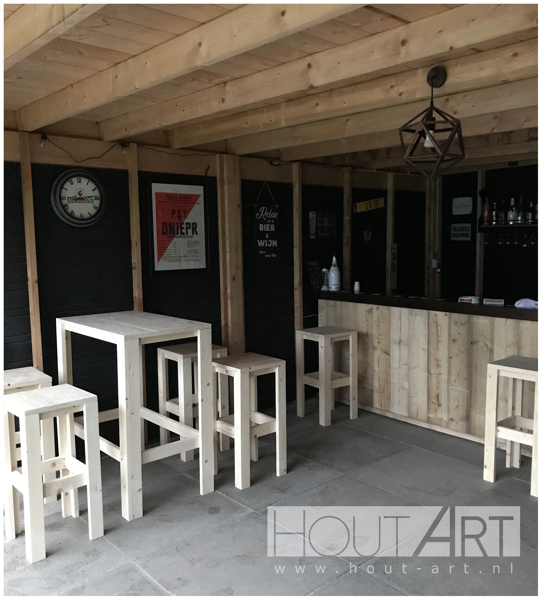 Bartafel new age van steigerhout en barkrukken van Hout-Art.