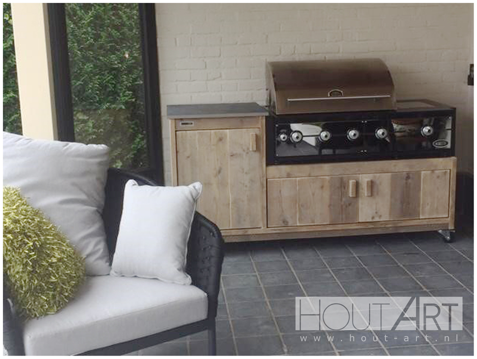 Buitenkeuken enkel clean voor Boretti Ibrido Ligorio top van Hout-Art. wijnvakken, handgrepen, keramisch blad, wielen, gebruikt steigerhout, houtart.