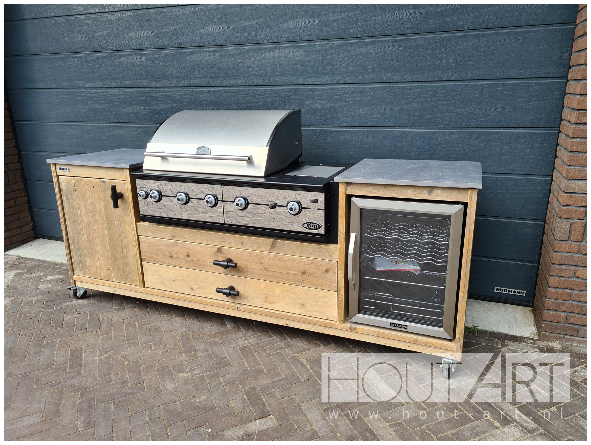 Buitenkeuken Fridge voor Boretti Ligorio en Ibrido top met handdoekrek van steigerhout van Hout-Art.
